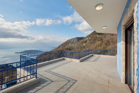 Sunbreeze Delux Vilas Villa in Budva Municipality