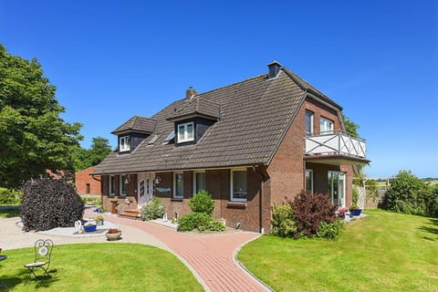 Facade/entrance, Balcony/Terrace, Garden view