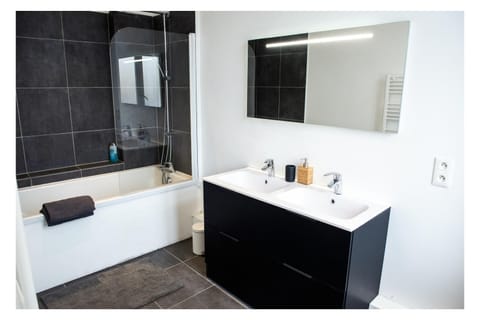 Grand appart 85m2 de standing, hyper centre/gare Apartment in Lille