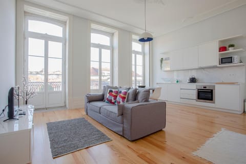 Coffee/tea facilities, Kitchen or kitchenette, Living room, Dining area