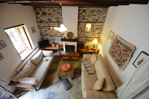 Facade/entrance, Bird's eye view, Living room, Decorative detail, Seating area
