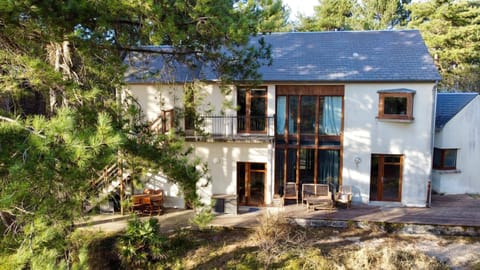 Property building, Patio, Patio, Facade/entrance, Bird's eye view, Garden, Garden, View (from property/room), View (from property/room), Balcony/Terrace, Balcony/Terrace, Garden view, Garden view, sunbed