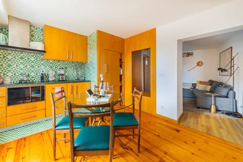 Kitchen or kitchenette, Living room, Seating area, Dining area, pet friendly, stove