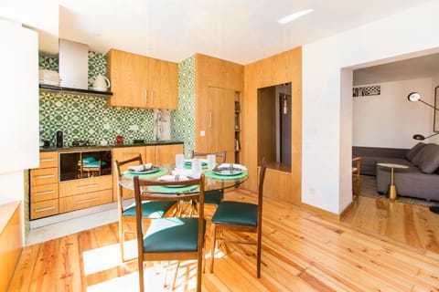 Kitchen or kitchenette, Seating area, Dining area, dishwasher, minibar, stove, washing machine