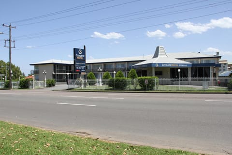 Property building, Facade/entrance, Day