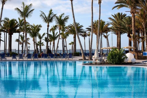 Sea view, Swimming pool, sunbed