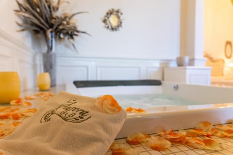 Hot Tub, Bedroom, towels