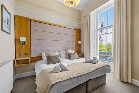 Bed, Photo of the whole room, Bedroom, towels