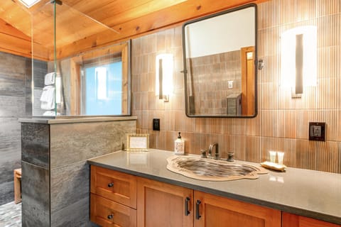 Rhodena Beach Cottages House in Whidbey Island