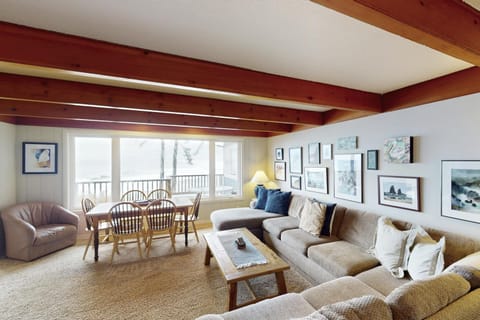 Spectacular Seaside Surf-View Home House in Seaside