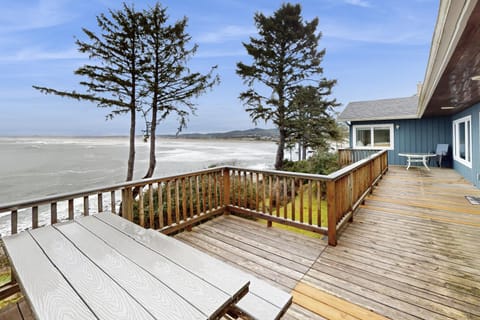 Spectacular Seaside Surf-View Home House in Seaside