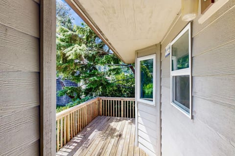 Beach Time Getaway House in Lincoln Beach