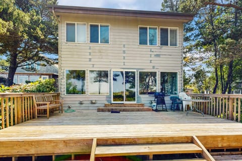 Beach Time Getaway House in Lincoln Beach