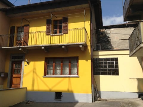 Facade/entrance, Balcony/Terrace