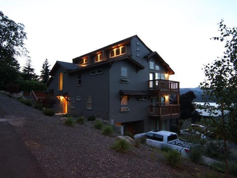 Hutson's Hideaway 30 Day Apartment in Hood River