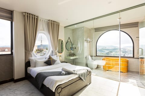 Bed, Living room, Photo of the whole room, Seating area, Bedroom