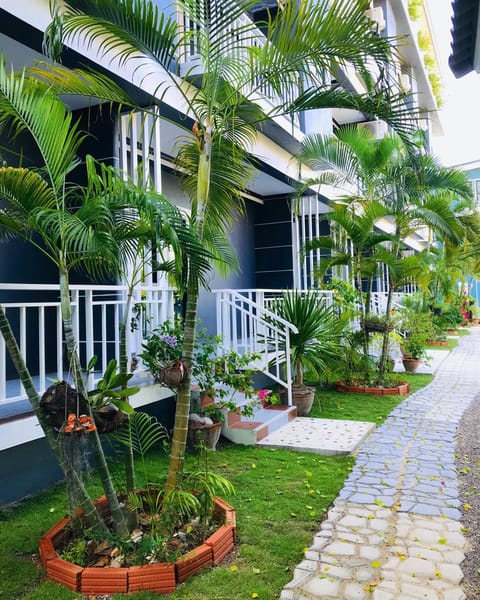 Facade/entrance, Garden