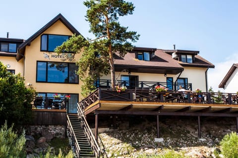 Property building, Restaurant/places to eat, Facade/entrance, Balcony/Terrace
