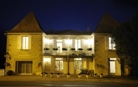 Facade/entrance, Night