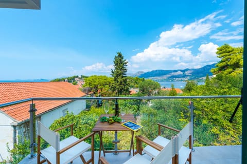 Balcony/Terrace, Seating area, Landmark view, Sea view