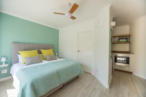 Kitchen or kitchenette, Photo of the whole room, Bedroom