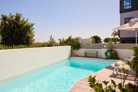 Swimming pool, sunbed