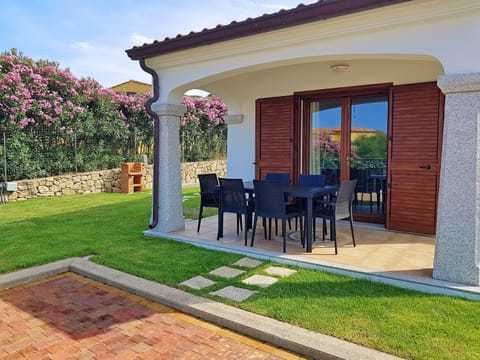 Facade/entrance, Garden, Balcony/Terrace