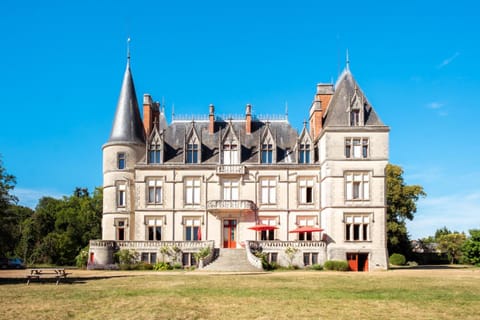 Château Le Boisrenault Bed and Breakfast in Centre-Val de Loire
