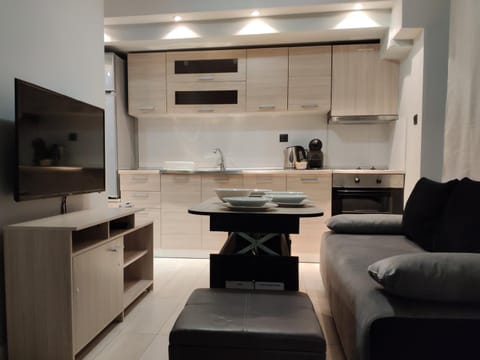 TV and multimedia, Kitchen or kitchenette, Living room, Seating area