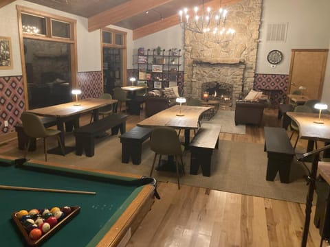 Billiard, Seating area