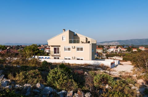 Property building, Day, Natural landscape, Mountain view