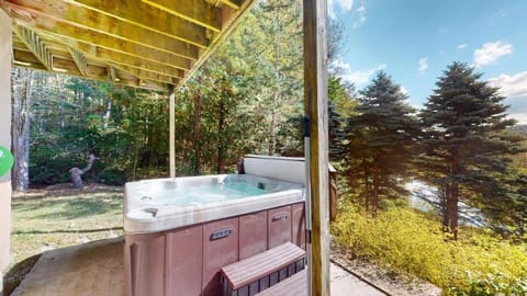 Silver Spring Chalet House in Pittsfield