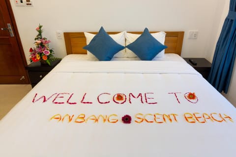 Bed, Bedroom, Guests, Guests, Garden view, Pool view, Street view, children, children, young children, young children, older children, older children, group of guests, group of guests