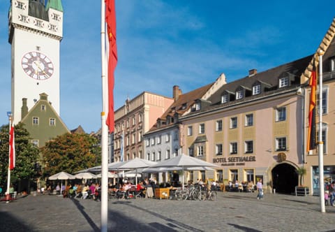Facade/entrance, Shopping Area
