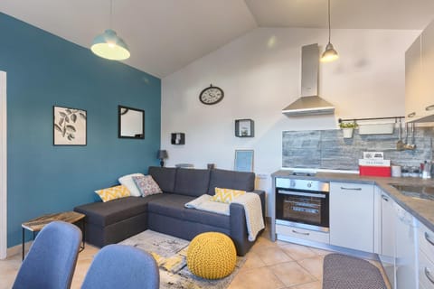 Kitchen or kitchenette, Living room