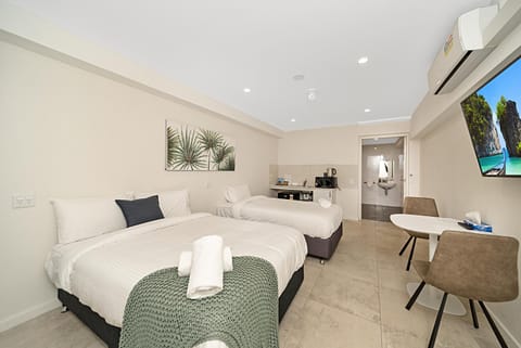 Shower, Bed, Kitchen or kitchenette, Photo of the whole room, internet, towels