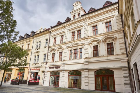 Nearby landmark, Neighbourhood