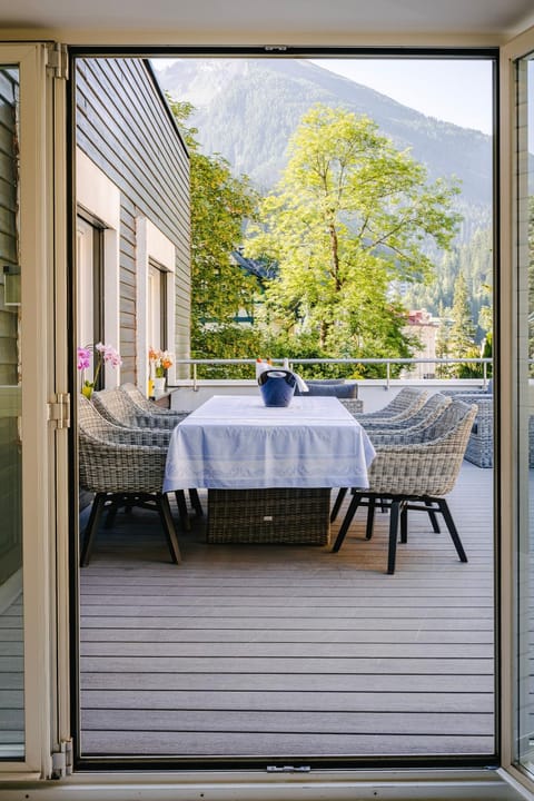 Balcony/Terrace, Mountain view