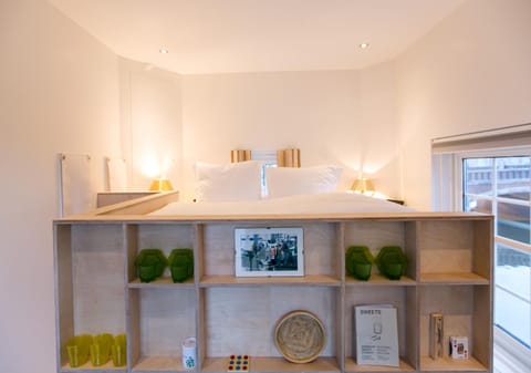 Bed, Day, Activities, View (from property/room), Other, Other, Other, Decorative detail, Decorative detail, Bedroom, On site, River view, River view, Street view, Street view