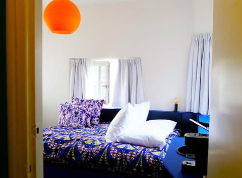 Property building, Bed, Day, Coffee/tea facilities, Other, Other, Decorative detail, Decorative detail, Bedroom, On site, Area and facilities