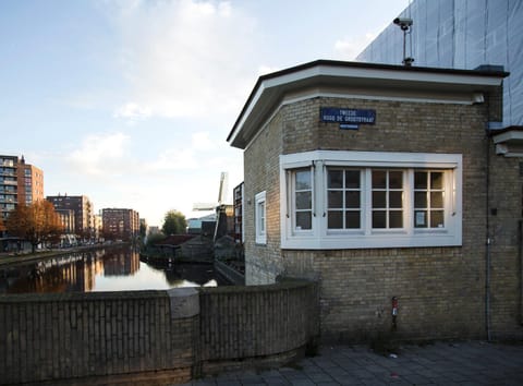 Property building, Nearby landmark, Facade/entrance, Neighbourhood, Natural landscape, Other, Autumn, On site, Landmark view, River view, Sunrise