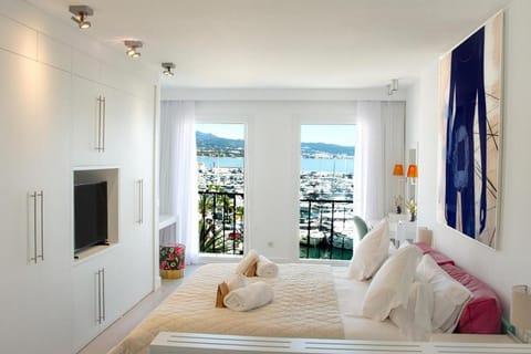 Balcony/Terrace, Photo of the whole room, Seating area, Bedroom, Sea view