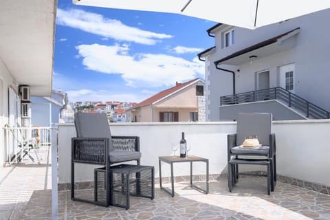 Property building, Patio, Day, View (from property/room), Balcony/Terrace, Seating area