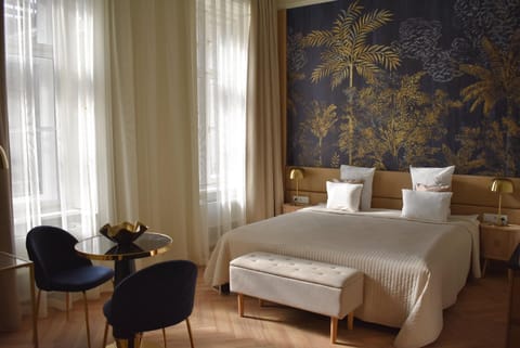 Spring, Bed, Summer, Photo of the whole room, Seating area, Dining area, Bedroom