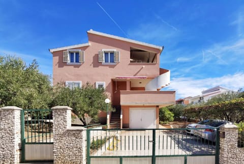 Property building, Facade/entrance, Day, View (from property/room), Balcony/Terrace, Location, Parking