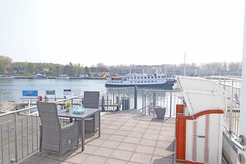 Balcony/Terrace, Balcony/Terrace, River view, Sea view