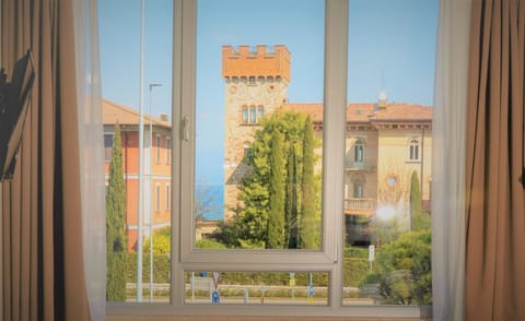 City view, Garden view, Lake view, Mountain view, Sea view, Street view
