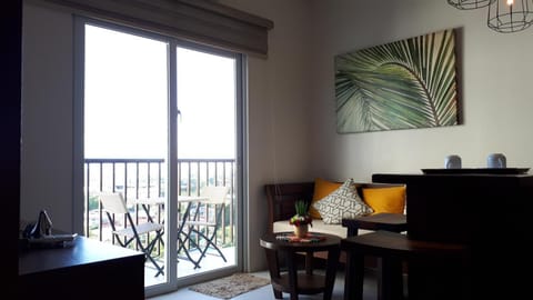 Nearby landmark, Day, Neighbourhood, Natural landscape, TV and multimedia, Coffee/tea facilities, Balcony/Terrace, Other, Decorative detail, Seating area, Evening entertainment, City view, Landmark view, Pool view, Sea view, Street view, Quiet street view