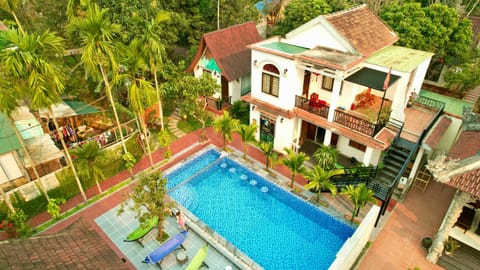 Property building, Day, Garden, Garden view, Pool view, Swimming pool, sunbed