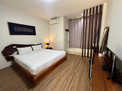 Bedroom, air conditioner